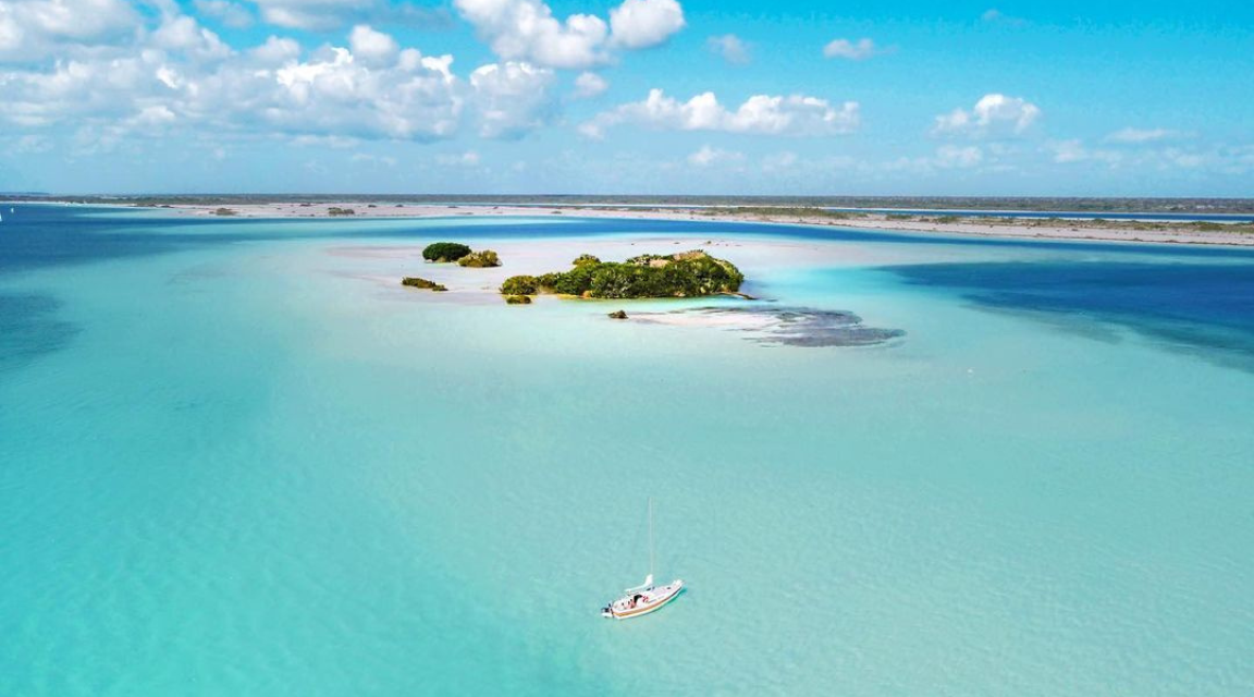 Viajes a Bacalar: Guía de Atractivos en la Laguna de los 7 Colores