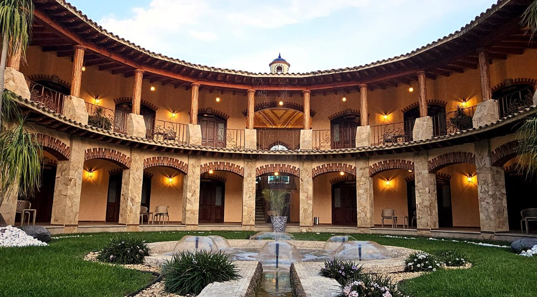 Hotel “La Buena Vibra”